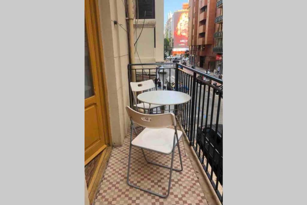 Acogedor Apartamento En Ruzafa-Centro Valencia Luaran gambar