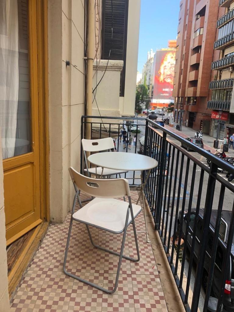 Acogedor Apartamento En Ruzafa-Centro Valencia Luaran gambar